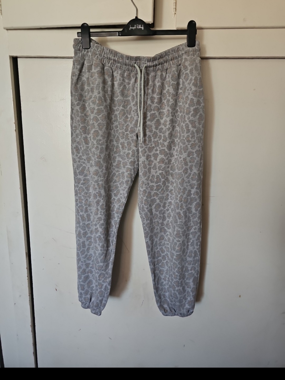 Colsie Light Gray Leopard-Print Jogger Pants